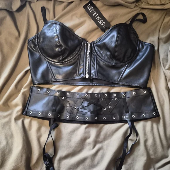 Dollskill Bra & Garter - Picture 1 of 4